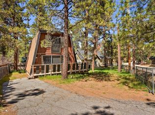 305 Shakespeare Ln, Big Bear City, CA 92314