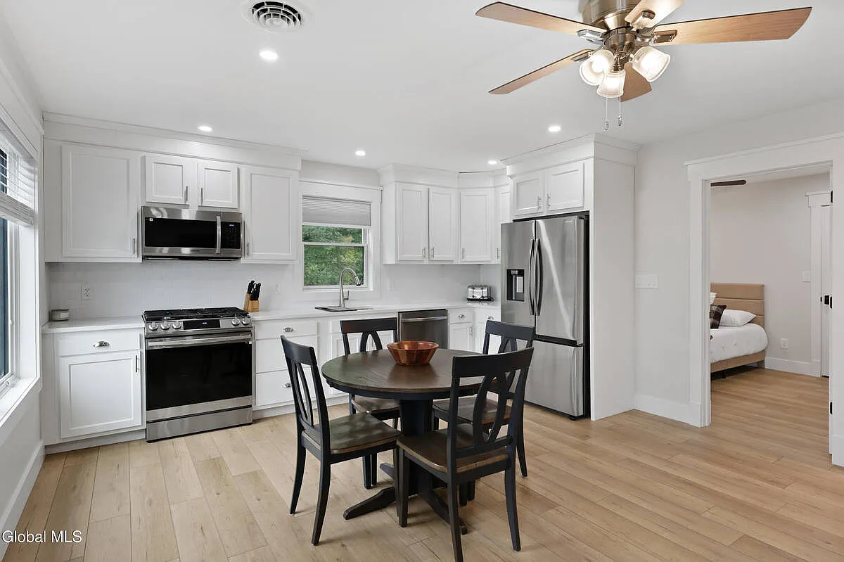 1 bed, 1.0 bath, 540 sqft, $2,100 — Photo 3