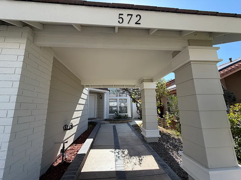 572 Hillsborough Way — Photo 3