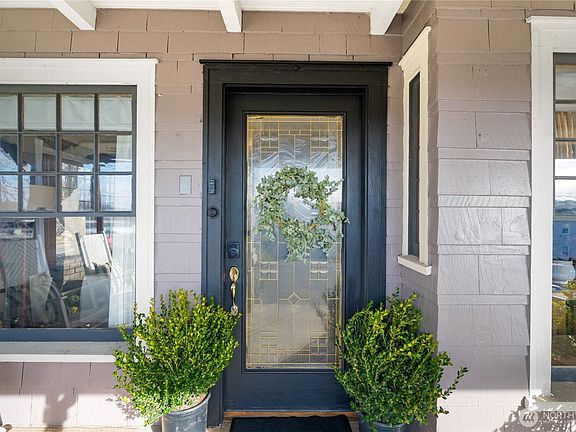 2nd image of 318 W Marcy Avenue