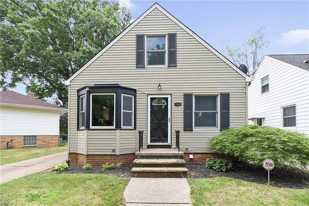 4285 S Hills Dr, Cleveland, OH 44109 Zillow