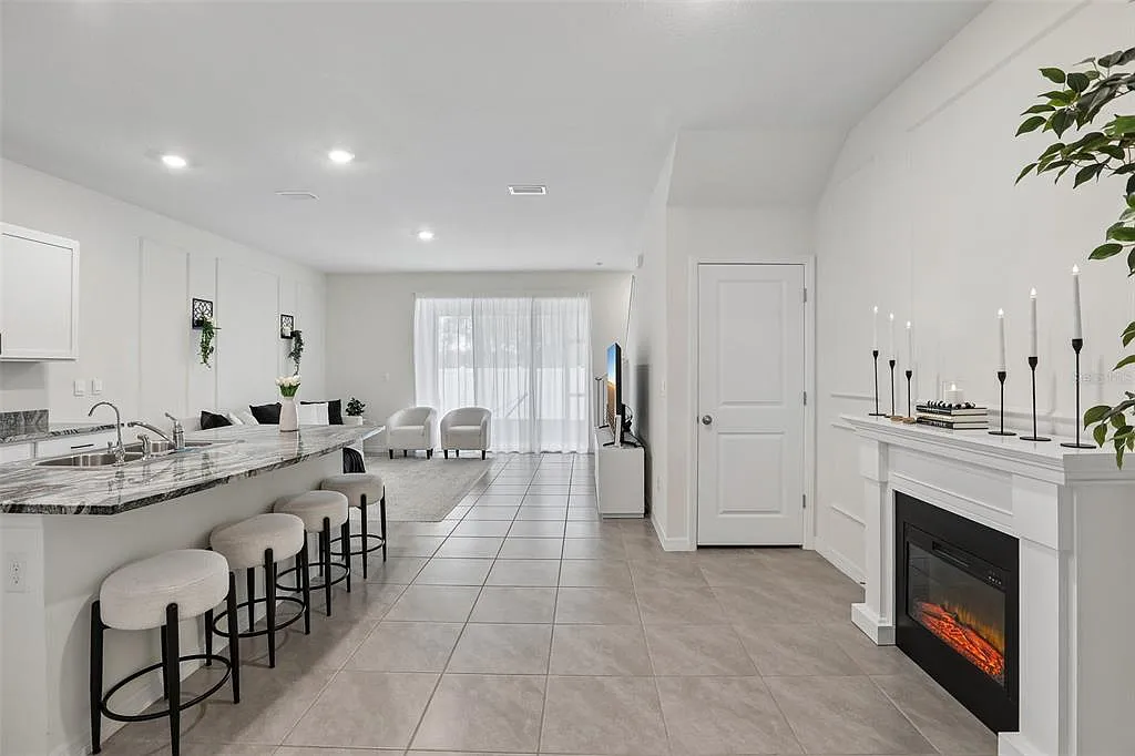 3 bed, 2.5 bath, 1673 sqft, $2,485 — Photo 4