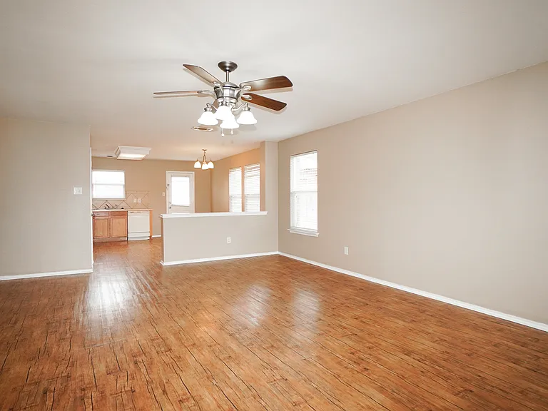 309 Stanford Dr — Photo 13