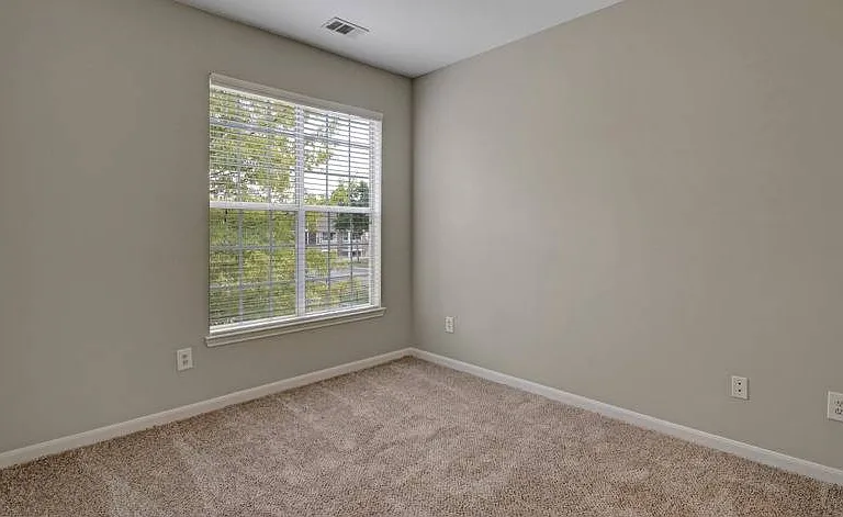 Hamptons at Woodland Pointe — Photo 9