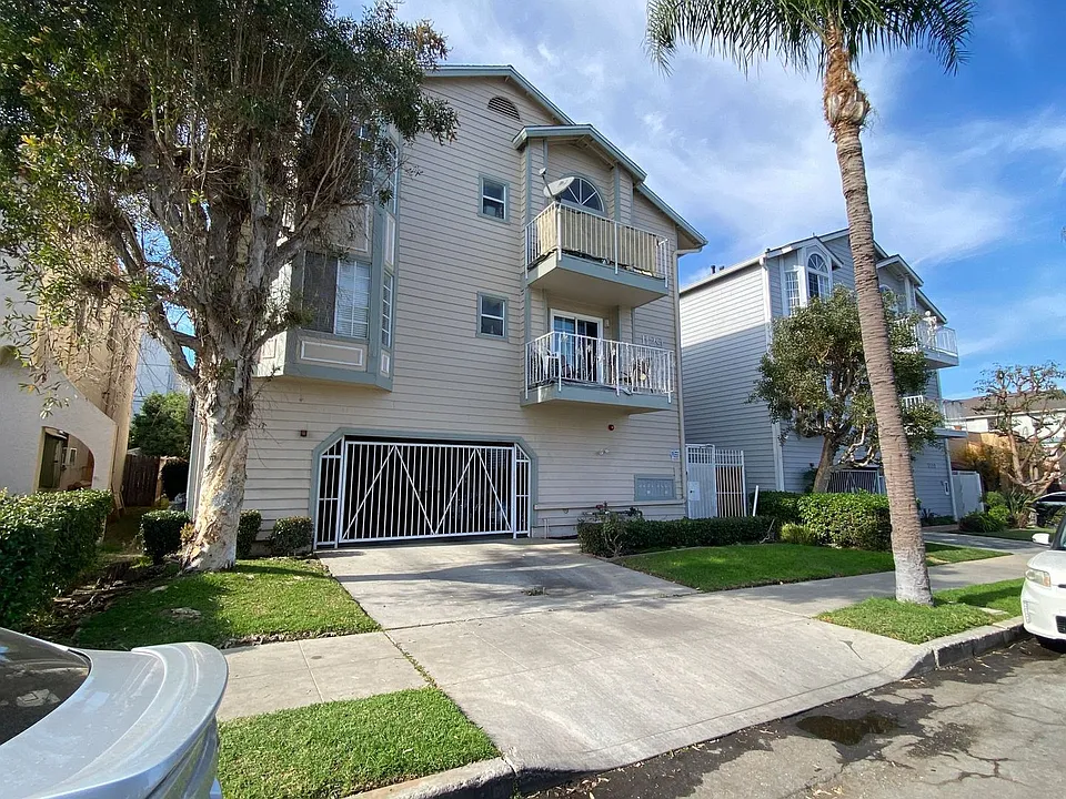 1129 Mira Mar Ave