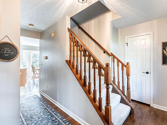 5th image of 799 Crocus Ln