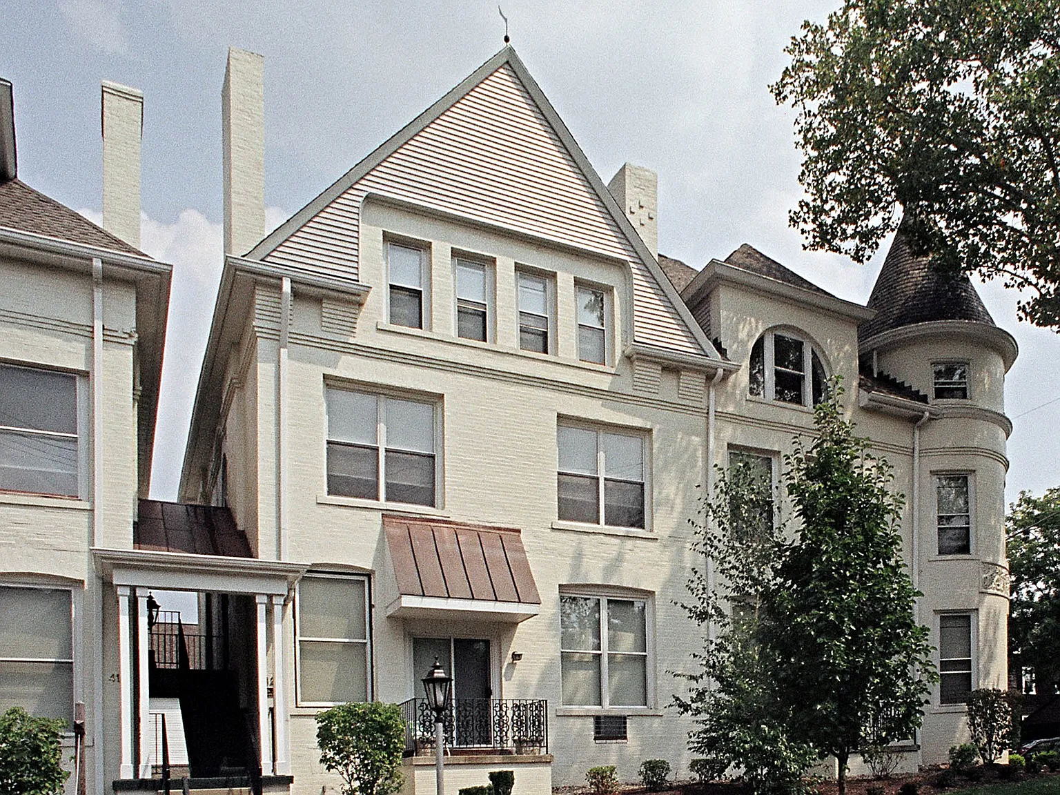 2 bed, $2,125 — Photo 1