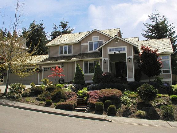 3rd image of 377 Belcher Dr