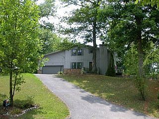 1st image of 730 Oakcrest Dr