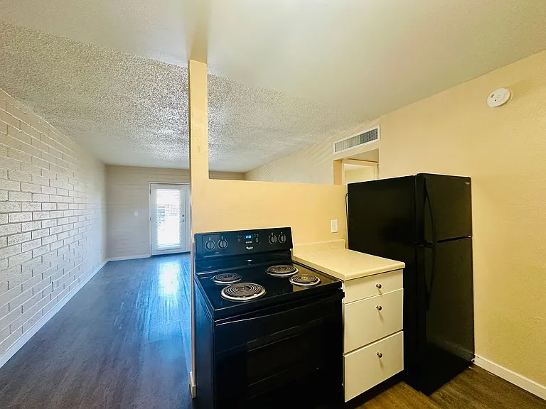 Bel Air Apartments — Photo 20