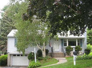 10 Val Dr, Stratford, CT 06614