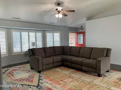7810 N Highview — Photo 2