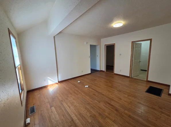410 E 10th St, Michigan City, IN 46360