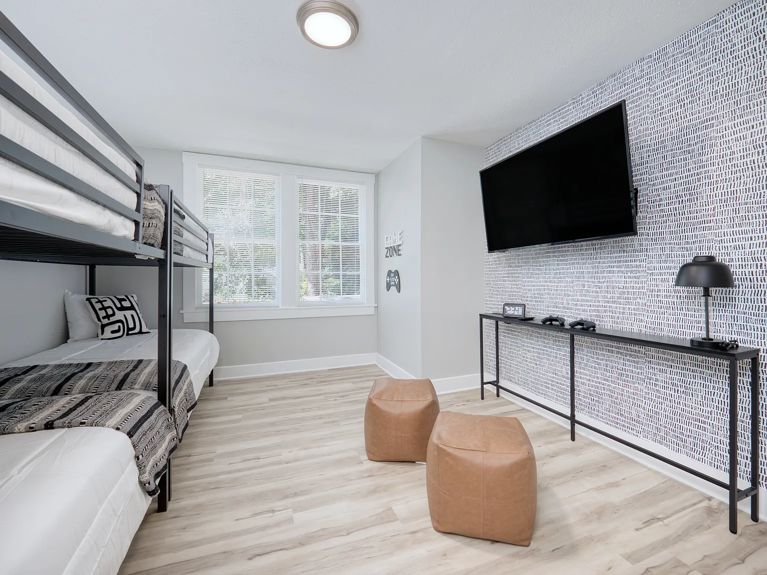 4 bed, $6,500 — Photo 3