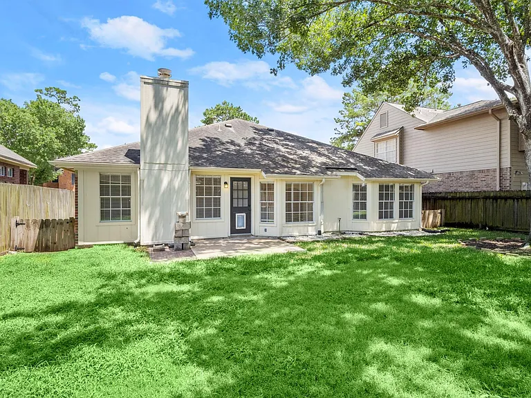 16014 Lakestone Dr — Photo 23