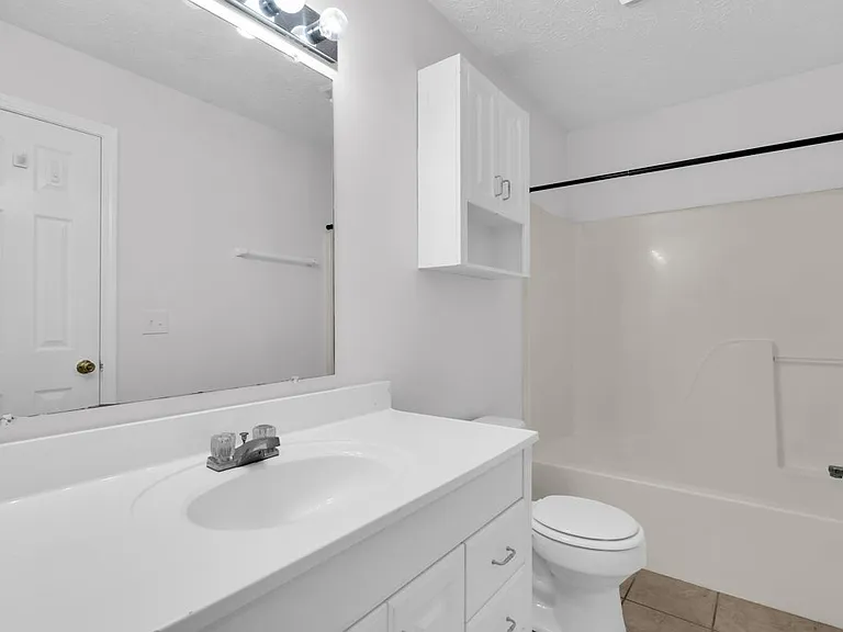 112 W Gillespie St #F — Photo 14