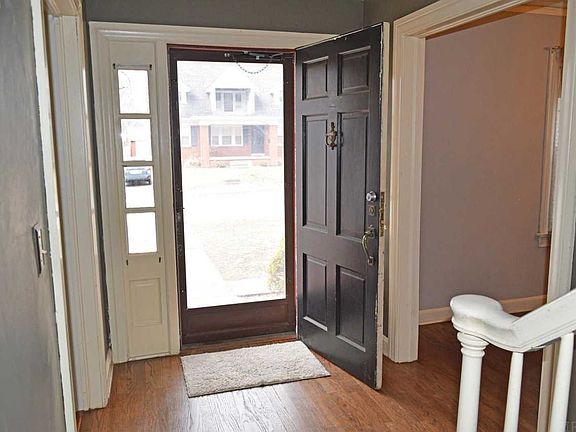 2nd image of 814 S Rotherwood Ave