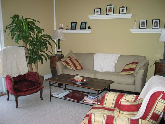 Living Room, 52"TV can convey