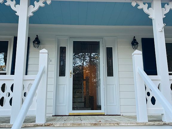 Front porch, great area for rocking chairs
