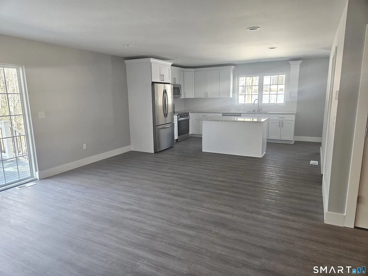 3 bed, 2.0 bath, 1600 sqft, $3,000 — Photo 4