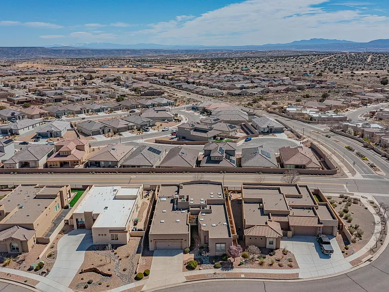 5950 Las Vacas Ct NE — Photo 10