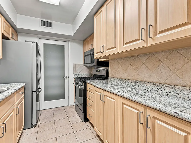 4247 Matilija Ave #102 — Photo 15