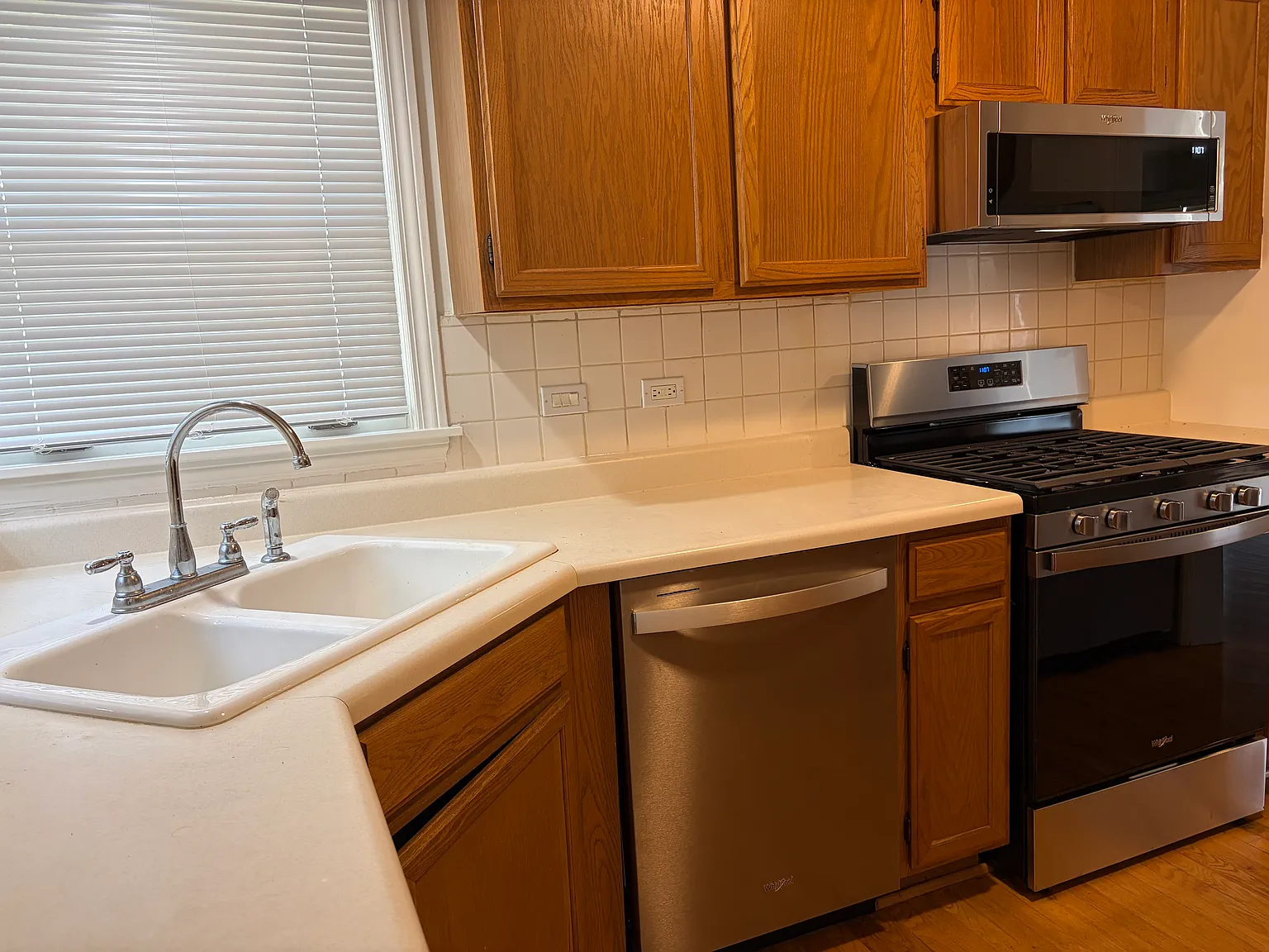 3 bed, 1600 sqft, $2,595 — Photo 3