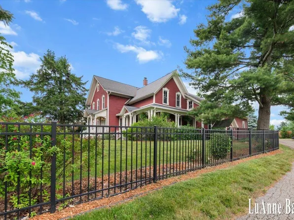 273 W Division St NE, Rockford, MI 49341