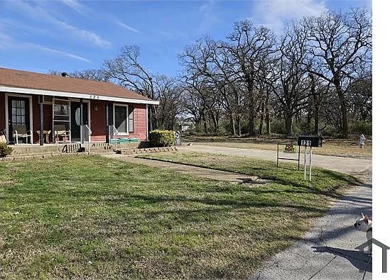 3 bed, 1300 sqft, $2,000 — Photo 2
