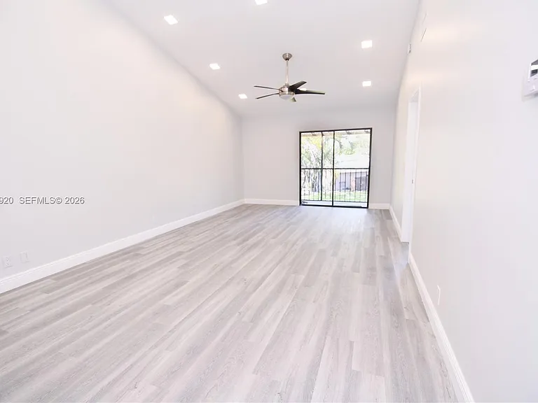 2315 SW 22nd Ave #2020 — Photo 4