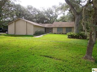 1127 Live Oak Dr, Inez, TX 77968