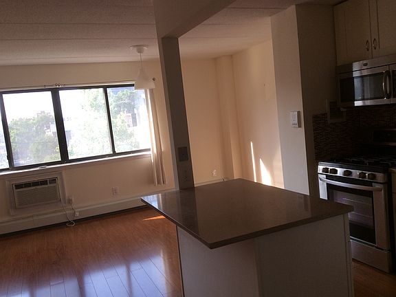 5th image of 13675 37th Ave APT 1A