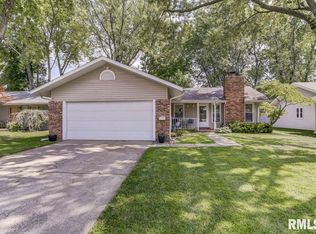 130 Glasgow Dr, Springfield, IL 62702