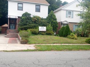 208-11 Richland Ave, Oakland Gardens, NY 11364