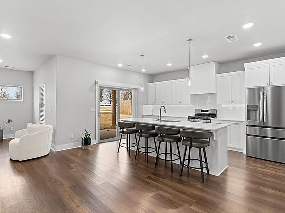 3rd image of 2208 Riggins Ave