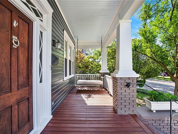 4th image of 514 Maupas Avenue