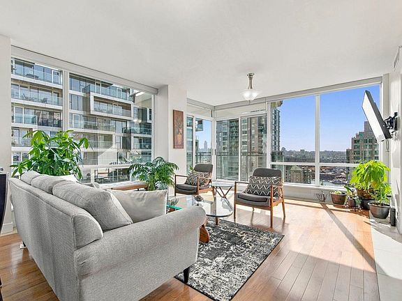 4th image of 1455 Howe St #1004