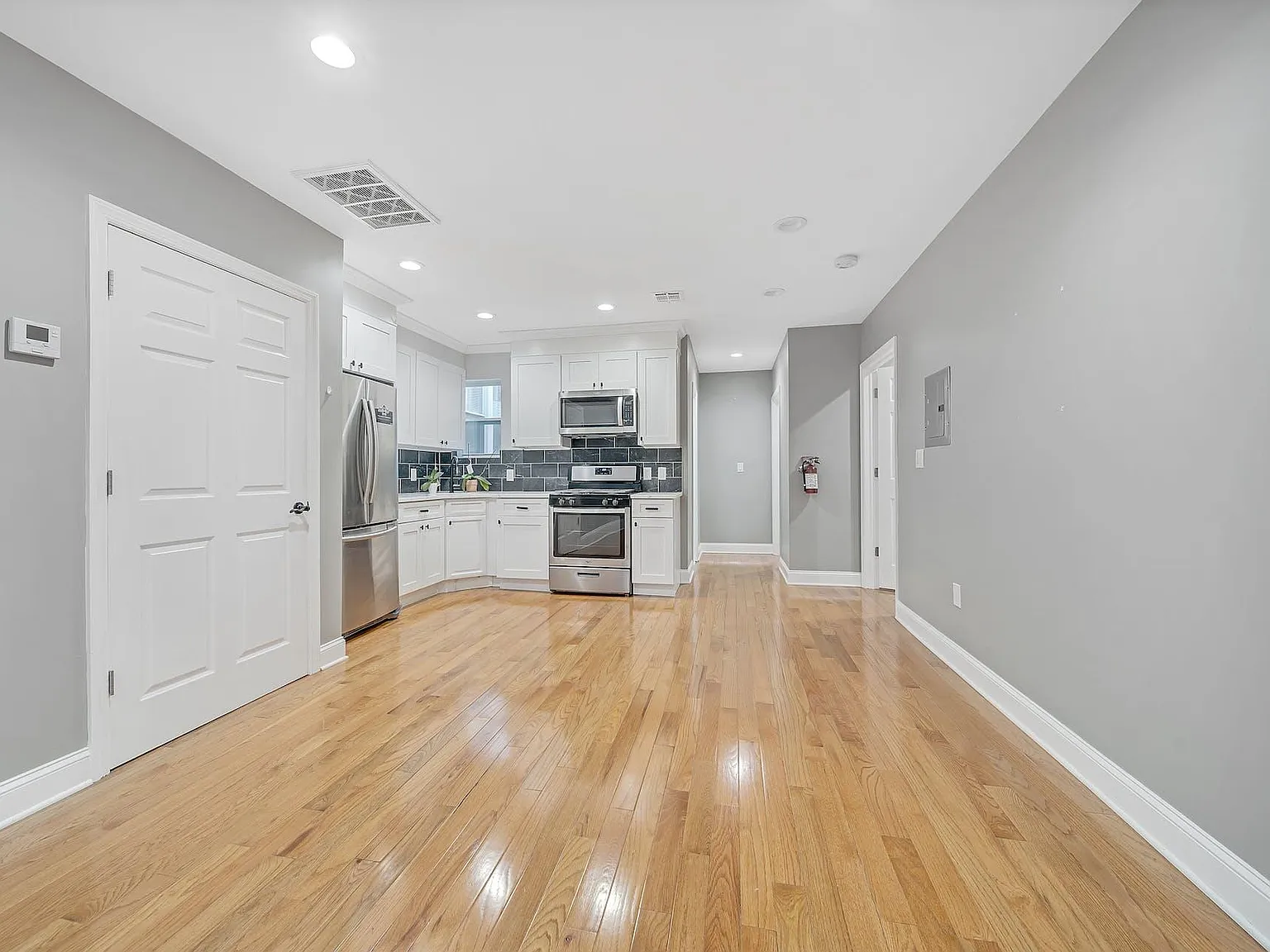 3 bed, $2,200 — Photo 4