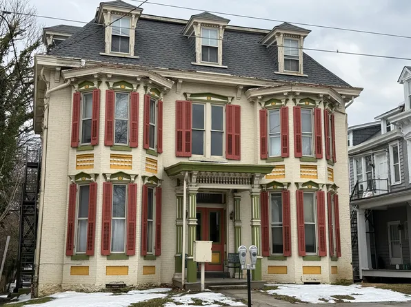 232 W Main St APT 5, Waynesboro, PA 17268
