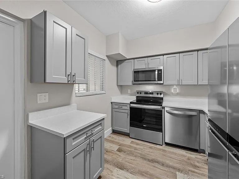 8423 Bernwood Cove Loop #405 — Photo 2