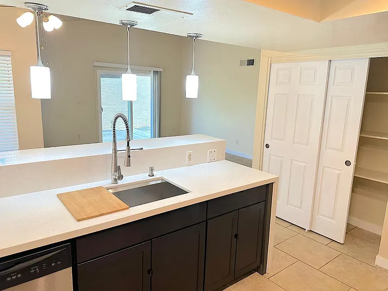 2208 E Farmdale Ave — Photo 8