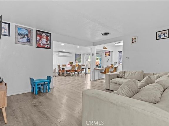 3rd image of 742 S Magnolia Ave