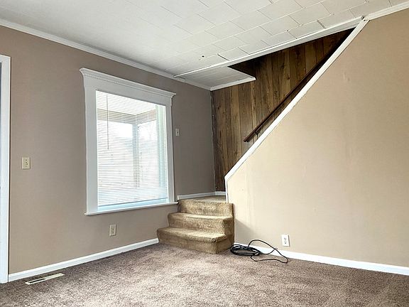 3rd image of 835 Arch St