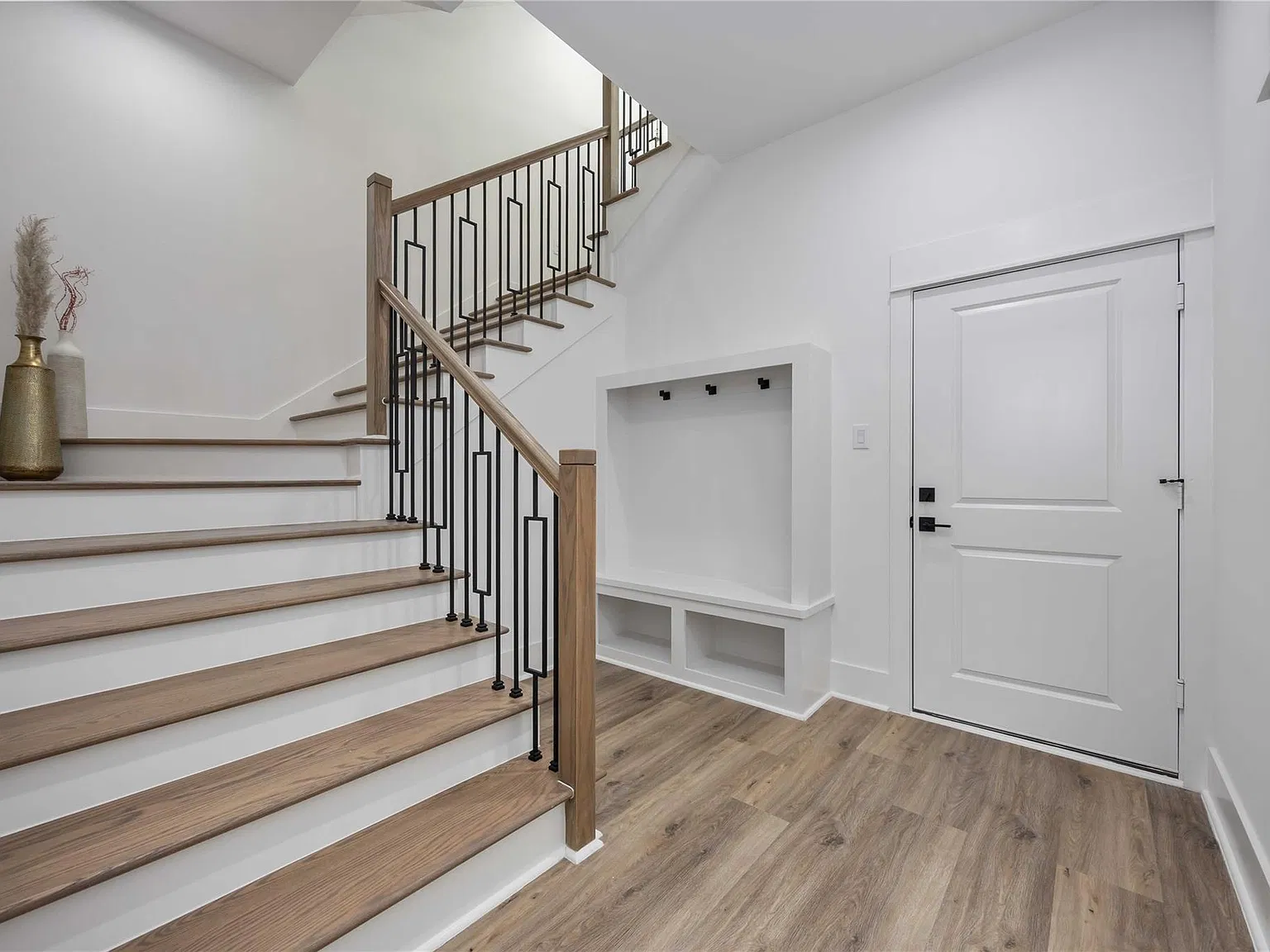 3 bed, 3.5 bath, 1935 sqft, $2,950 — Photo 3