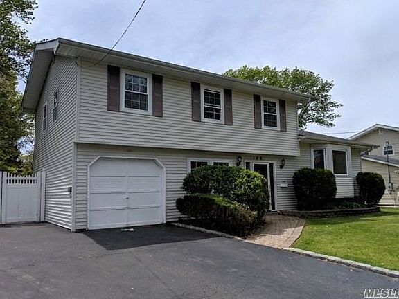 3rd image of 106 Pine St