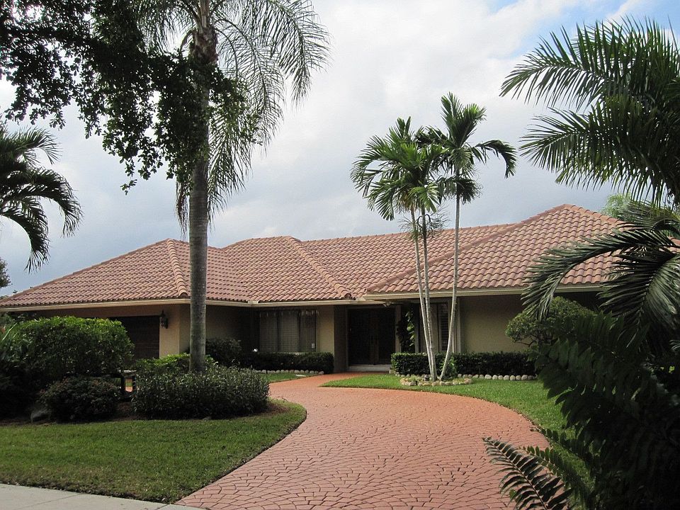 Central Boca Raton- 6 bedrooms!
