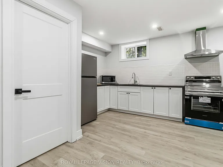 77 Thomas St #LOWER — Photo 12