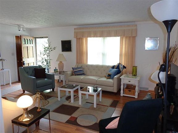 4th image of 1517 Mount Rainier Dr