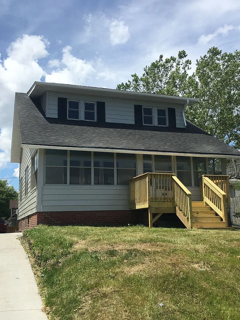 Charming 3 bedroom, 2 bathroom home in the heart of Des Moines, IA — Photo 1
