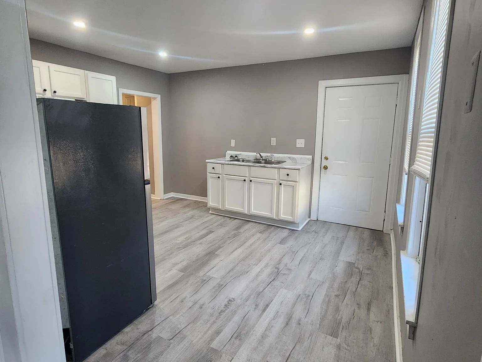 2 bed, 1.5 bath, 1000 sqft, $1,050 — Photo 4